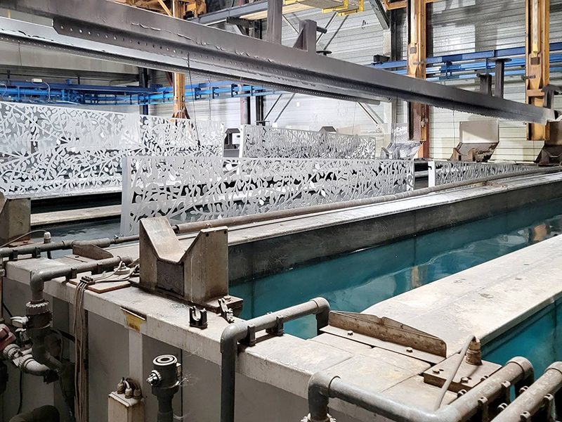 Bain alu à l'usine Silac à Champlitte Bain alu à l'usine Silac à Champlitte